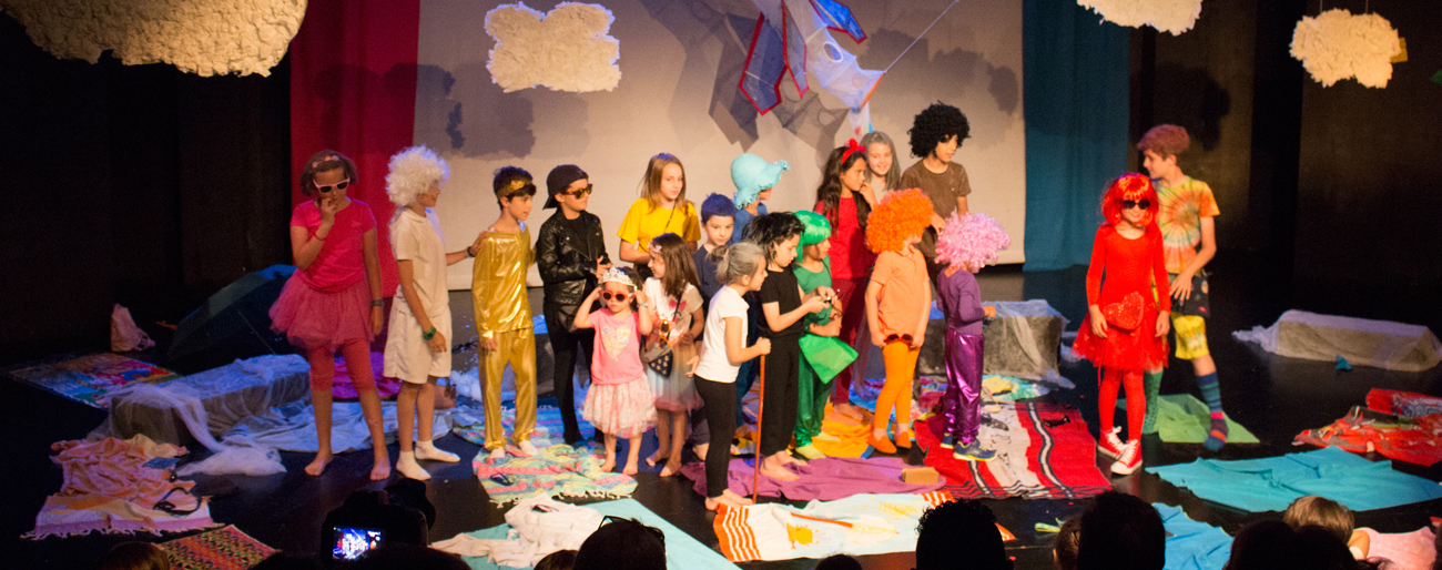 Salón medio Espinoso Talleres anuales de teatro para niños y jóvenes - Réplika Teatro | Centro  Internacional de Creación