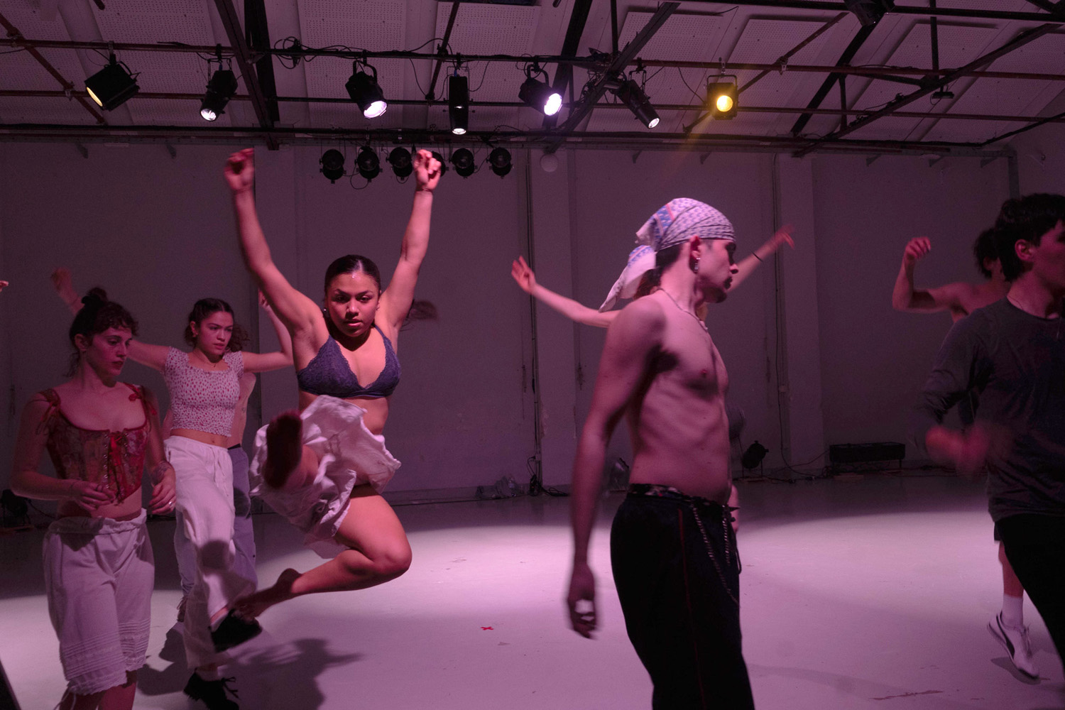 Muestra de trabajo de «Un cuerpo festivo» | 1º de Diplomatura (promoción 2024/27)