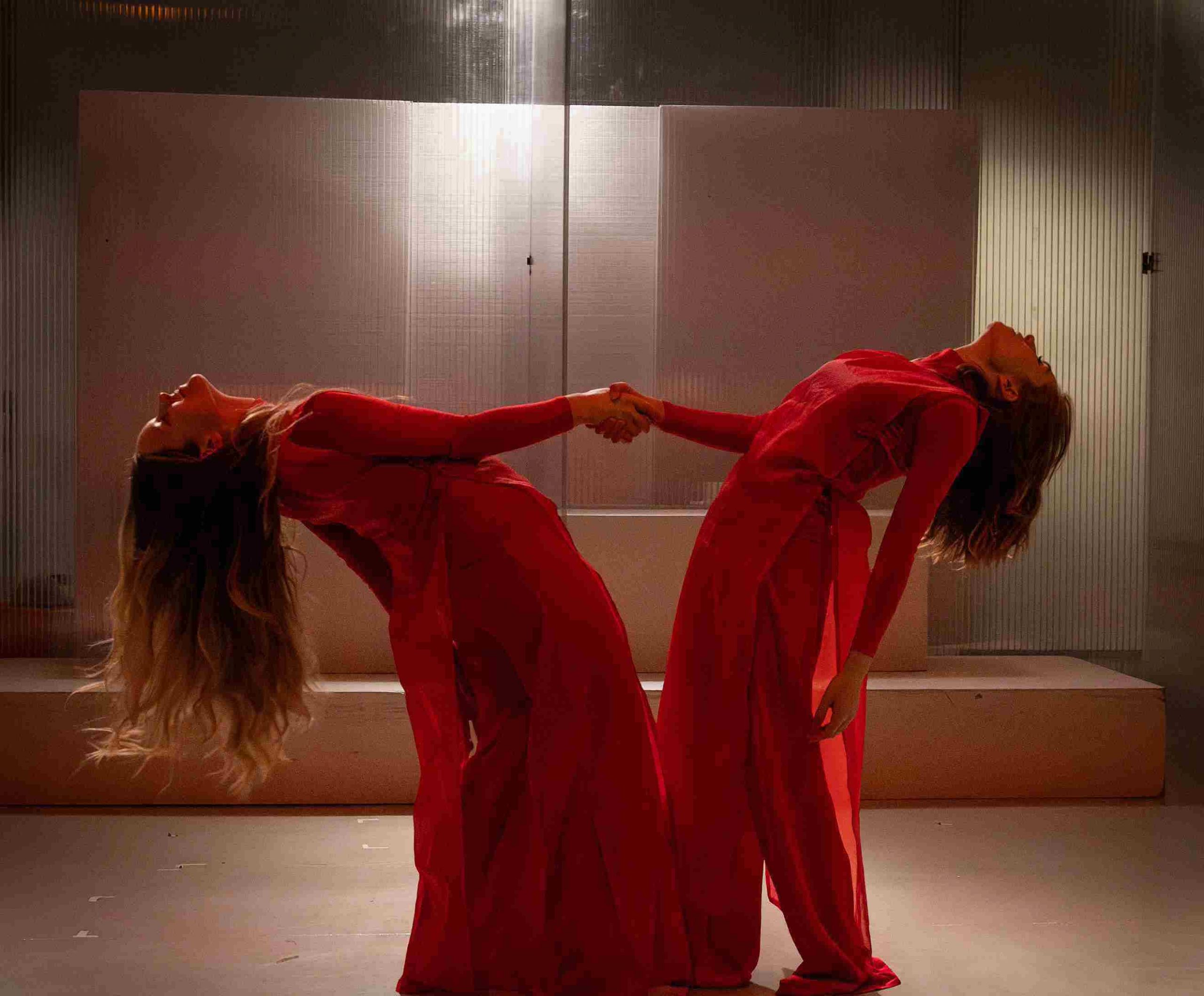 ROJO PRETÉRITO PERFECTO (inspirado en el cuento de la Criada, de Margaret Atwood) | 3º de Diplomatura (promoción 2021/24)